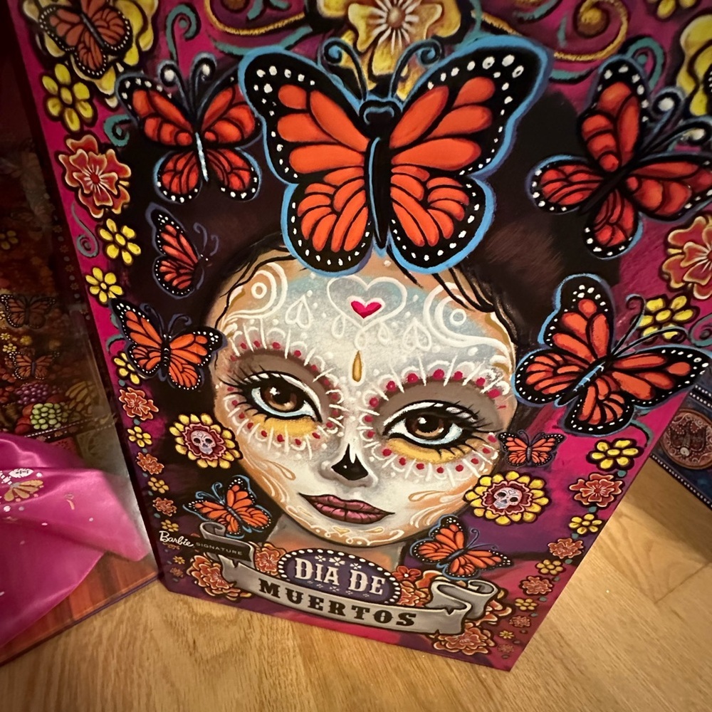 BNWT BARBIE SIGNATURE 2023 BARBIE & KEN DIA DE MUERTOS - Picture 5 of 6